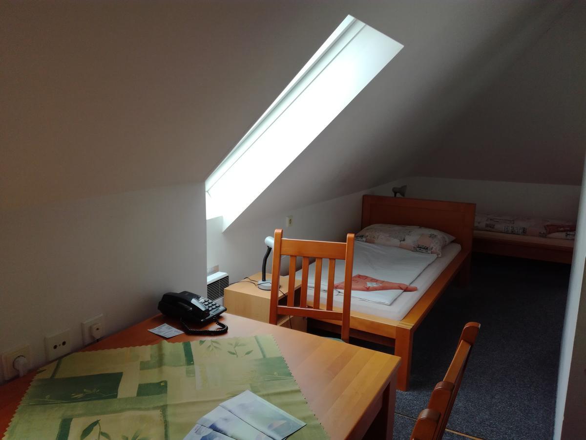 Hotel Berounka Liblin Екстер'єр фото