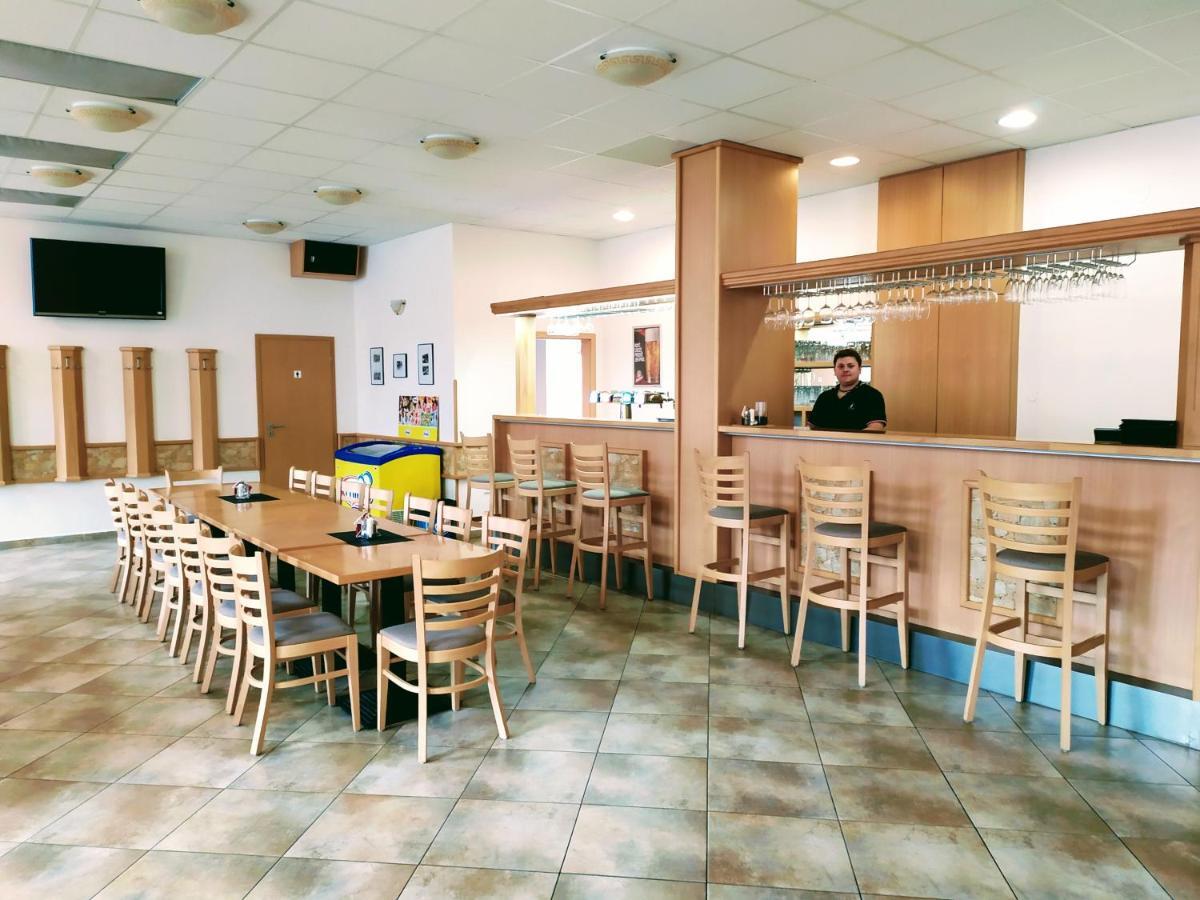 Hotel Berounka Liblin Екстер'єр фото